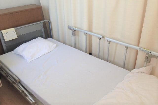 病院のベッドのイメージ